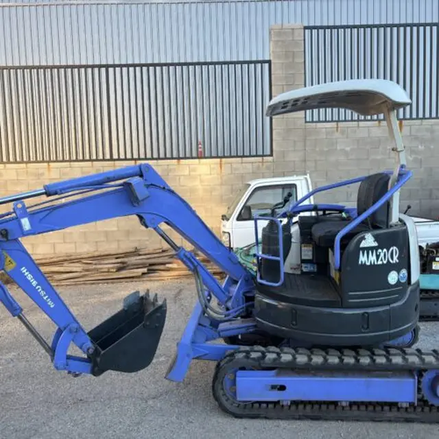 2001 Mitsubishi MM20CR